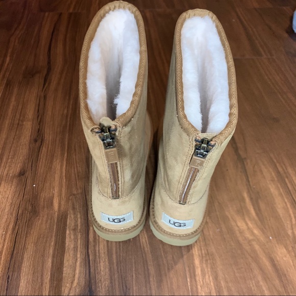 UGG boots size 4 kids - Picture 4 of 5